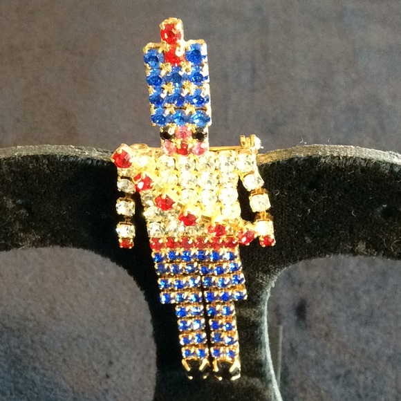 Vintage NWOT Christmas Toy Soldier Brooch - Picture 1 of 4